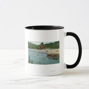 Caneca Multidões que nadam no rio do russo