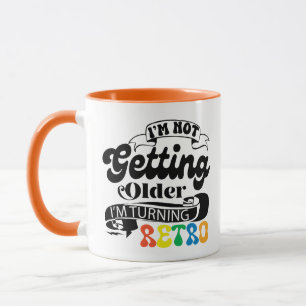 Caneca Não Estou Envelhecendo, Estou Ficando Retro