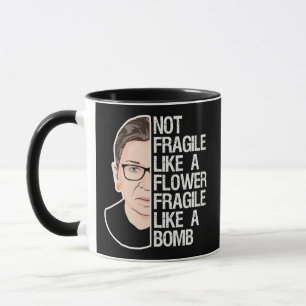 Caneca Não frágil como uma flor frágil como uma bomba