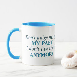 Caneca Não me julgue por minha tipografia passada