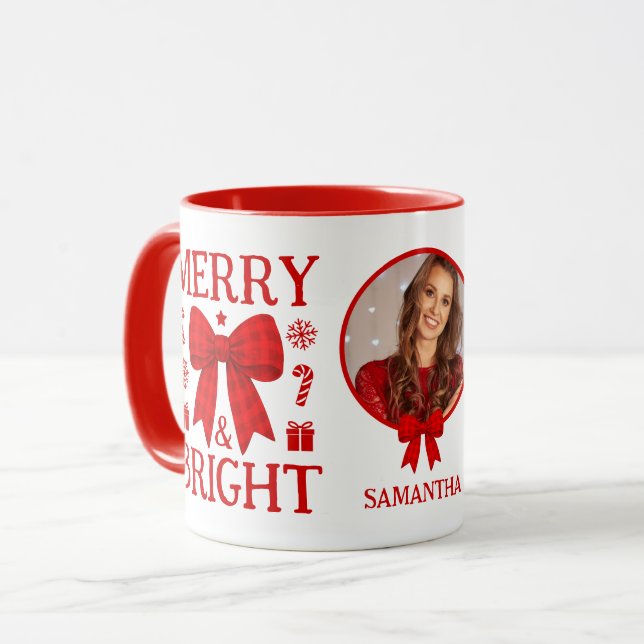 Caneca Natal Foto com Laço Xadrez Vermelho Alegre e Brilh (Frente Esquerda)