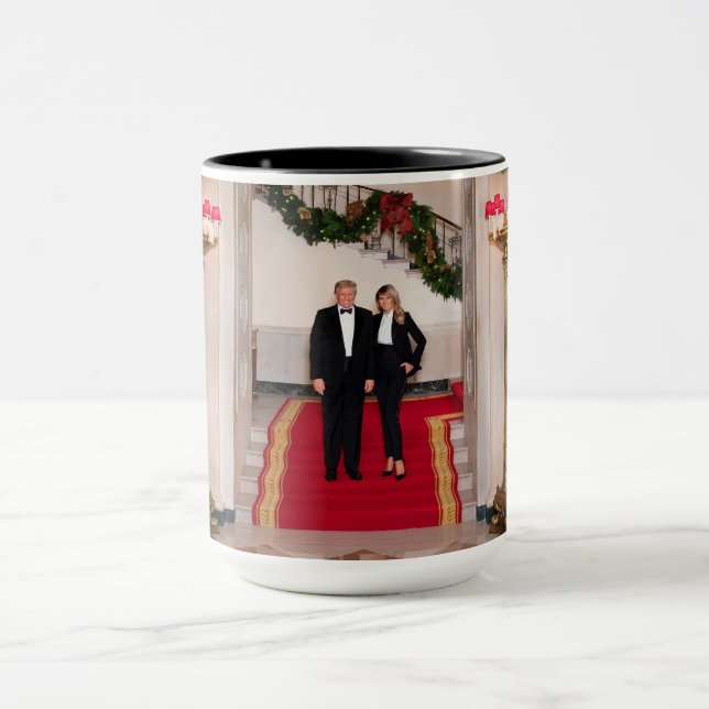 Caneca Natal Presidente Donald Trump & Melania MAGA (Centro)