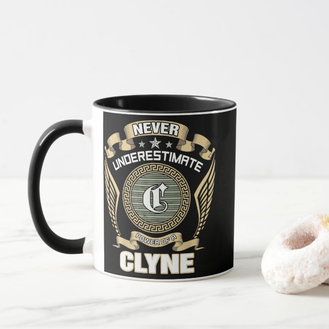 CANECA NEVER_UNDERESTIMATE_POWER_OF_A_CLYNE (Com Donut)