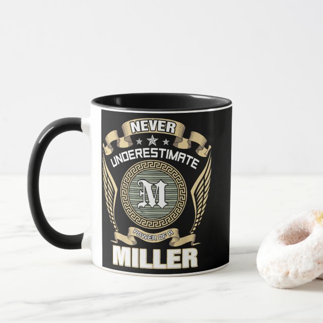 CANECA NEVER_UNDERESTIMATE_POWER_OF_A_MILLER (Com Donut)