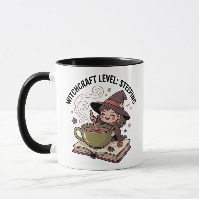 Caneca Nível de Bruxaria: Vestígio — Bruxa de Chá Louca (Esquerda)