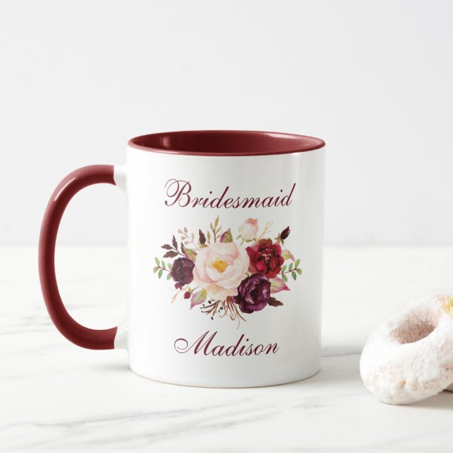 Caneca Nome de Bridesmaid Watercolor Burgundy Floral (Com Donut)