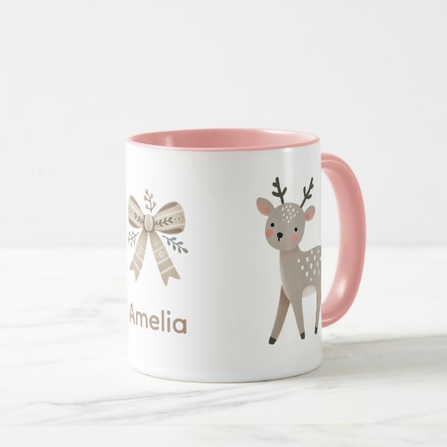 Caneca Nome de Natal Desenho de Rena Fofa e Arco (Frente Esquerda)