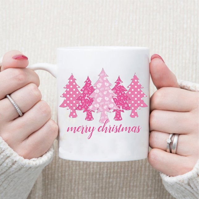 Caneca Nome do Padrão da Árvore de Natal Rosa Moderna Caf (Modern Pink Christmas Tree Pattern Name Coffee Mug)