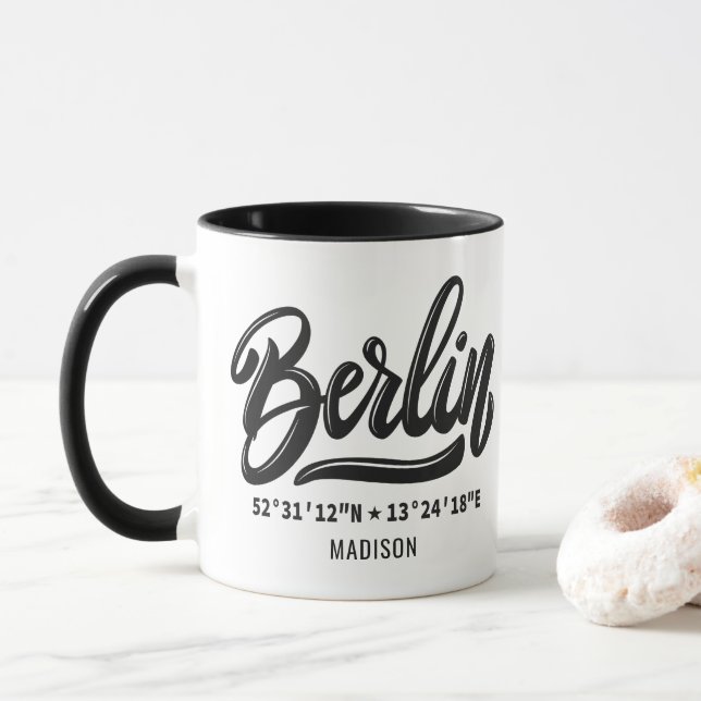 Caneca Nome Personalizado Coordenadas Berlim Alemanha (Com Donut)