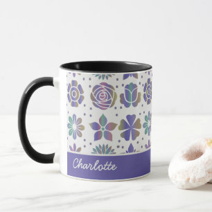 Caneca Nome personalizado do padrão floral roxo de rabisc