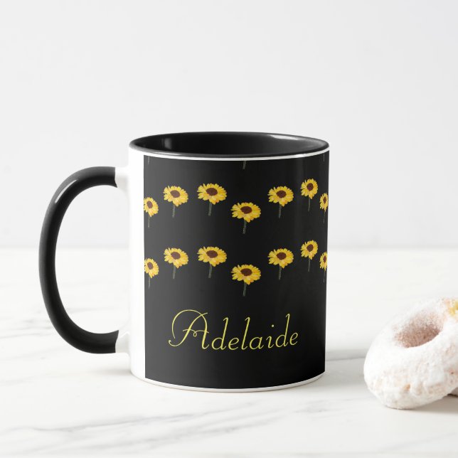 Caneca Nome personalizado girassóis amarelos em preto (Com Donut)