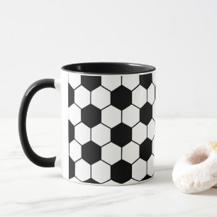 Caneca Nome personalizado Padrão de bola de futebol preto