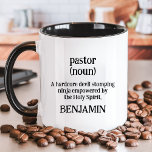 Caneca Nome Personalizado Religioso Engraçado Definição d<br><div class="desc">Traga algum humor e inspiração para o seu dia com esta caneca de nome personalizado "Pastor Definition". Apresentando a definição espirituosa, "Um ínija do diabo duro que está estombrando poderoso, empoderado pelo Espírito Santo", esta design é uma combinação perfeita de diversão e fé. Adicione um nome personalizado para torná-lo um...</div>
