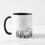 Caneca Nomes de Casamento de Montanhas Negras e Brancas d<br><div class="desc">Esta caneca de café apresenta um esboço de pinheiro preto e branco com coloração editável. Esta xícara de cerâmica é um presente perfeito para a noiva e o noivo.</div>