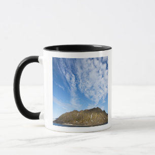Caneca Noruega, Svalbard, Nuvens acima de penhascos íngre