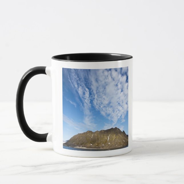Caneca Noruega, Svalbard, Nuvens acima de penhascos íngre (Esquerda)