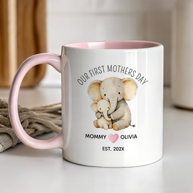 Caneca Nosso Primeiro Dia das Mães, Mãe Elefant e Bebê Mu (Criador carregado)