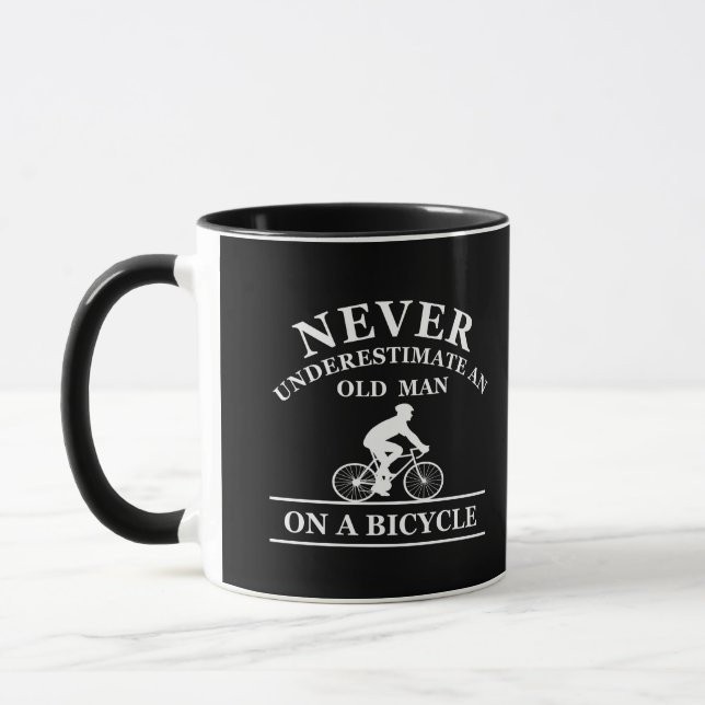 Caneca Nunca Subestime um Homem Velho numa Bicicleta (Esquerda)