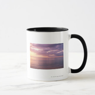 Caneca O alvorecer encontra a praia