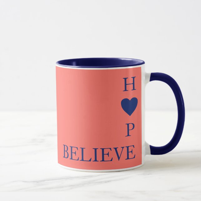 Caneca O Amor Nunca Falha | 1 Coríntios 13 | ACREDITE ESP (Direita)