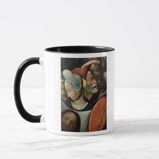 Caneca O carregando da cruz que mostra três caras (Esquerda)