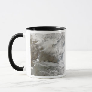 Caneca O cobrir de neve cerca BO Hai