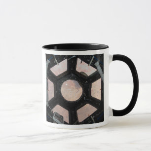 Caneca O deserto de Sahara visível através das janelas