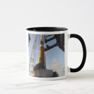 Caneca O foguete do delta IV