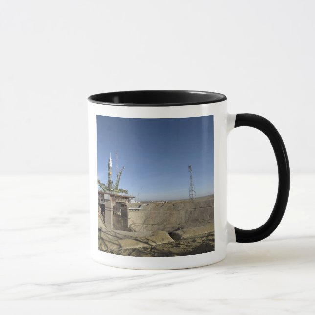 Caneca O foguete Soyuz é erguido na posição 5 (Direita)