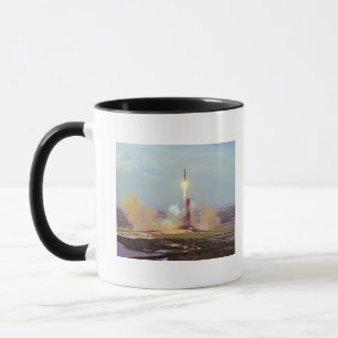 Caneca O lançamento de Saturn IB do projeto do teste de