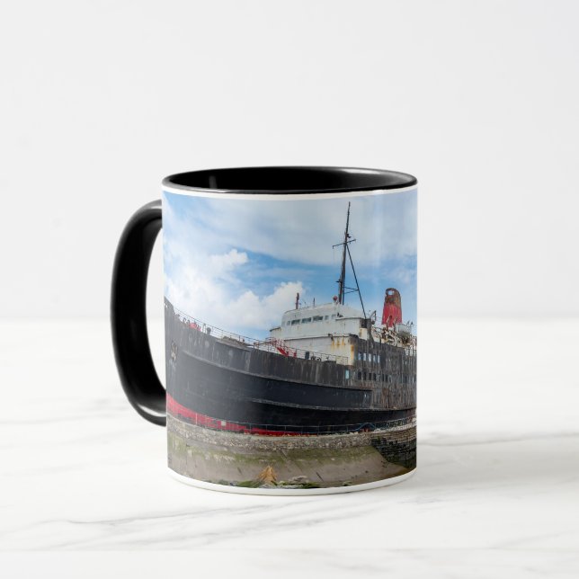 Caneca O Navio Abandonado TSS Duque de Lancaster (Frente Esquerda)
