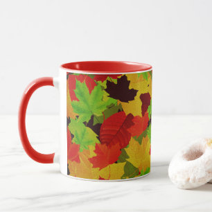 Caneca O outono de outono deixa um padrão de cor brilhant