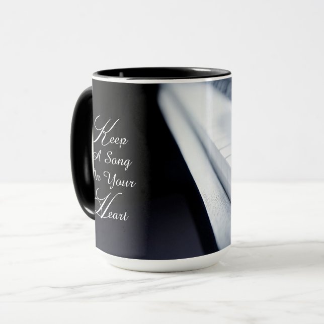 Caneca O piano mantem uma canção em seu coração (Frente Esquerda)