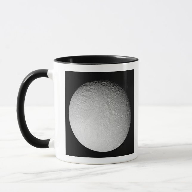 Caneca O Polo Sul da Lua de Saturno Tethys (Esquerda)