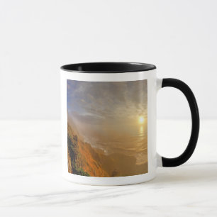 Caneca O sol se põe sobre o Oceano Pacífico a partir de H