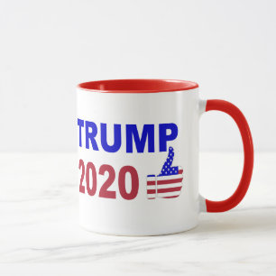 Caneca O trunfo 2020 manuseia acima de branco e azul