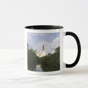 Caneca O vaivém espacial Atlantis tira 25