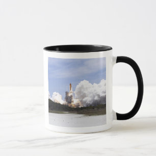 Caneca O vaivém espacial Atlantis tira 27