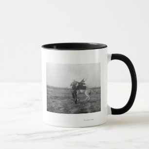 Caneca O vaqueiro "Saunders vermelho" sela um bronco