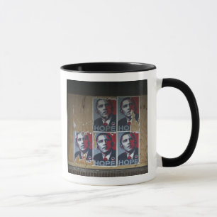 Caneca Obama assina em uma janela fechada de um
