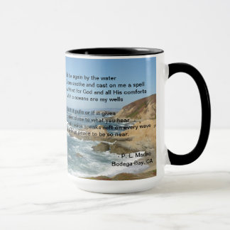 Caneca Oceano Pacífico como visto da baía da adega em uma