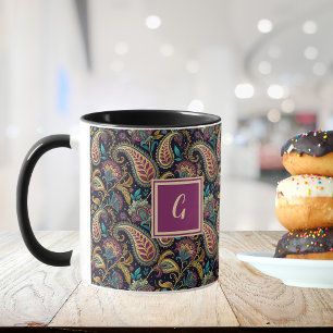 Caneca Olhar Vintage Paisley Preto Roxo Monograma Inicial