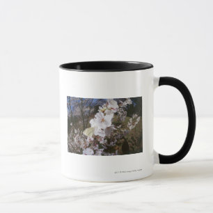 Caneca Opinião de Fisheye a borboleta na flor