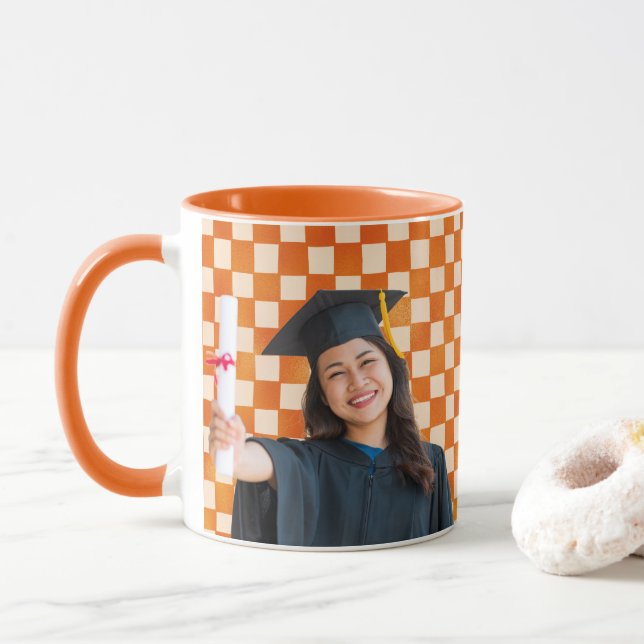 Caneca Orange Checkered Personalized Portrait Graduation (Com Donut)