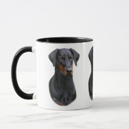 Caneca orelhuda natural do pinscher do Doberman