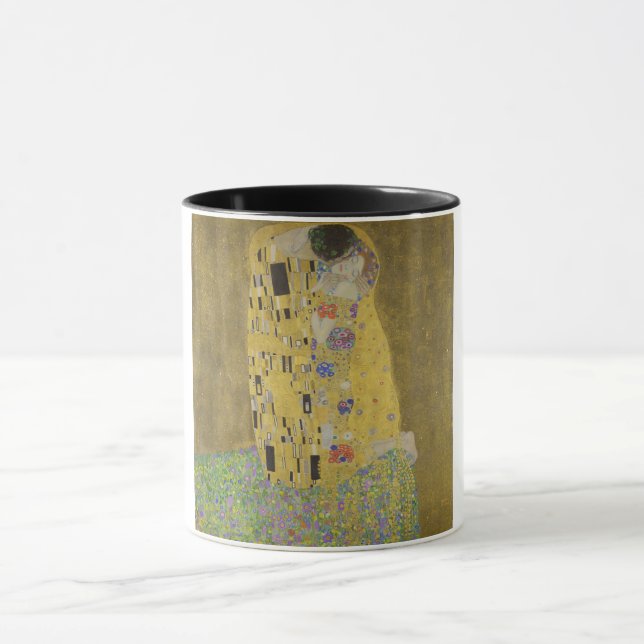 Caneca Os amantes beijando o abraço de Gustav Klimt (Centro)