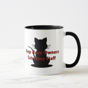 Caneca Os cães têm gatos dos proprietários… ter