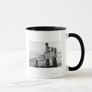 Caneca Ouro de lavagem do mineiro na fotografia de Alaska