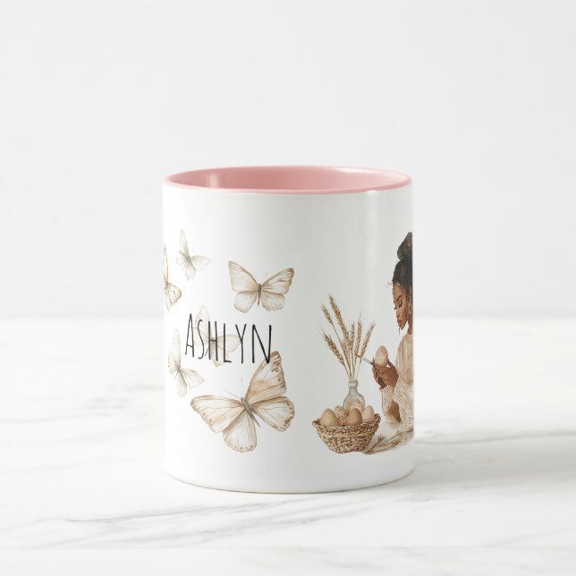 Caneca Ovos de Páscoa da Menina de Cabelo Preto Borboleta (Centro)