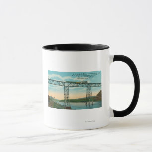 Caneca OWR & rio de SceneSnake da ponte de N,